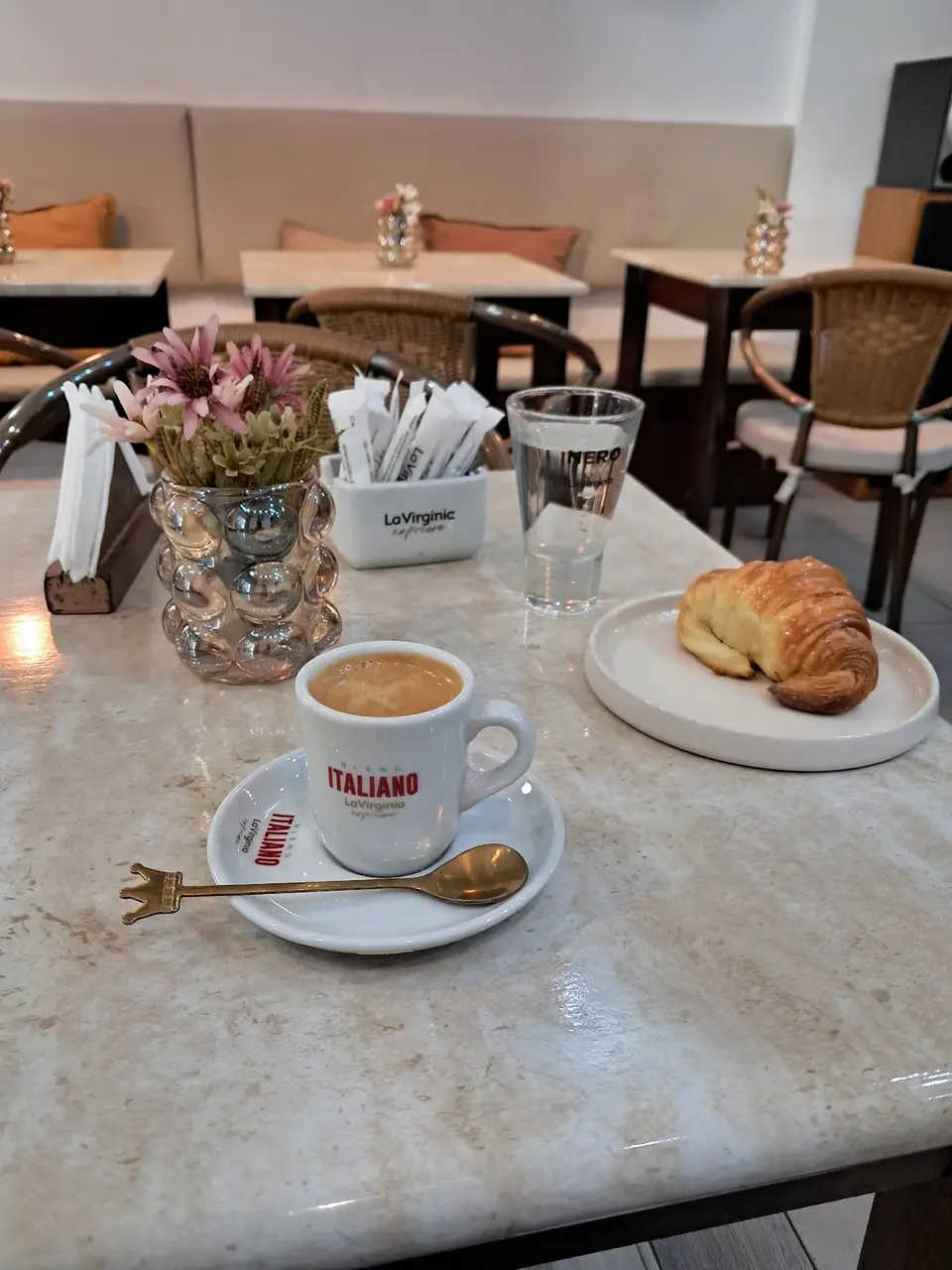 Las Auroras café photo 4