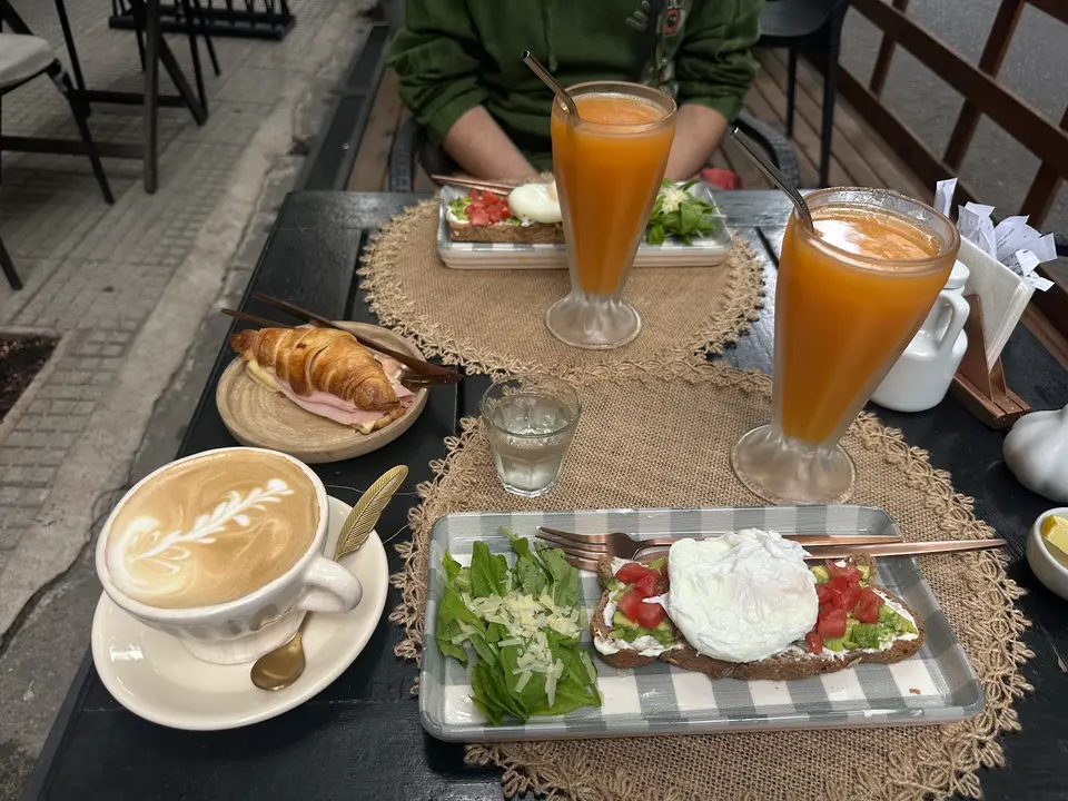Las Auroras café photo 5