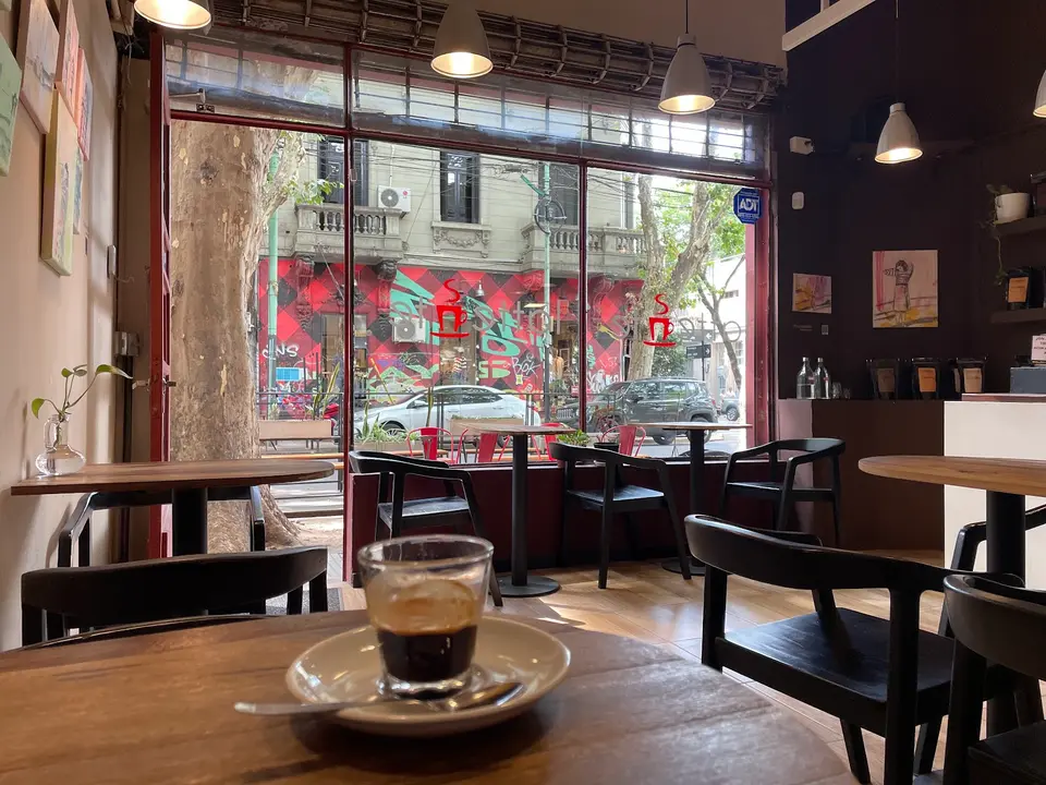 Lattente, Buenos Aires